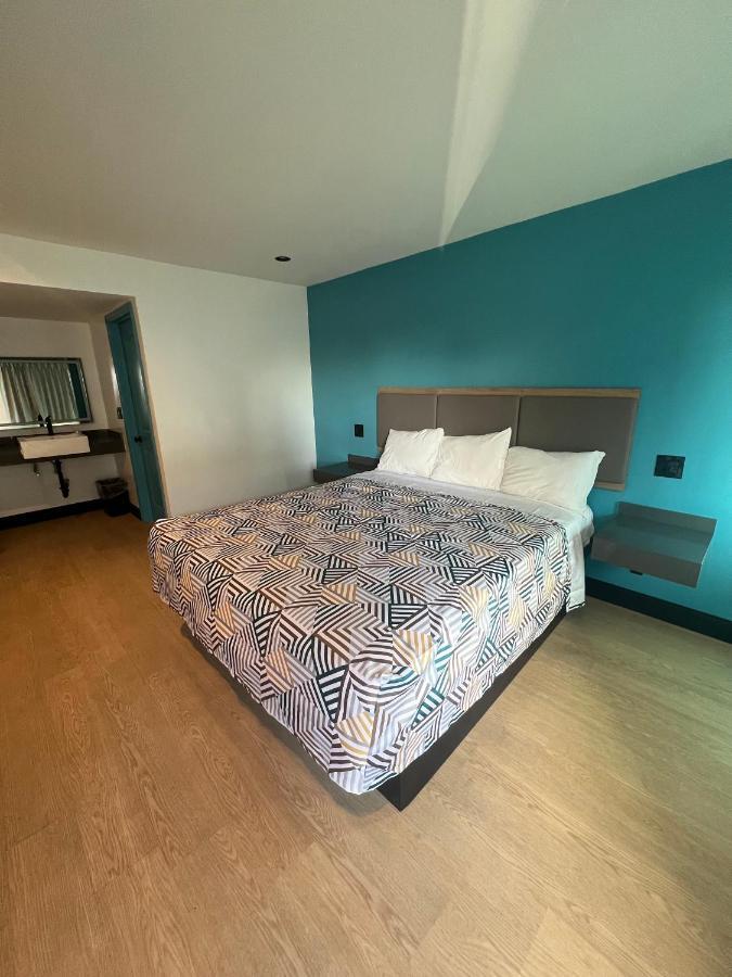 Palm Inn - Newly Renovated Rooms Ингълуд Екстериор снимка